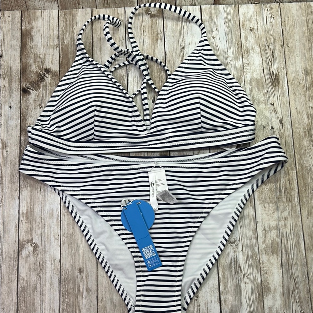 Cupshe Black and White Striped Bikini. Size large.